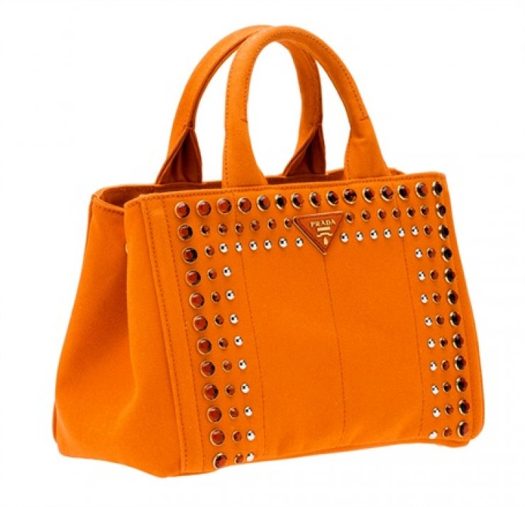 Οι συλλεκτικές τσάντες του οίκου Prada 