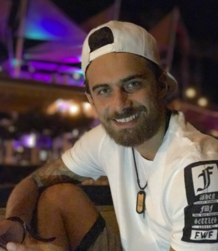 Αποκλειστικό! Η μελαχρινή γυναίκα στο πλευρό του Μάριου Πρίαμου σε βραδινή του έξοδο στην Αγία Νάπα!