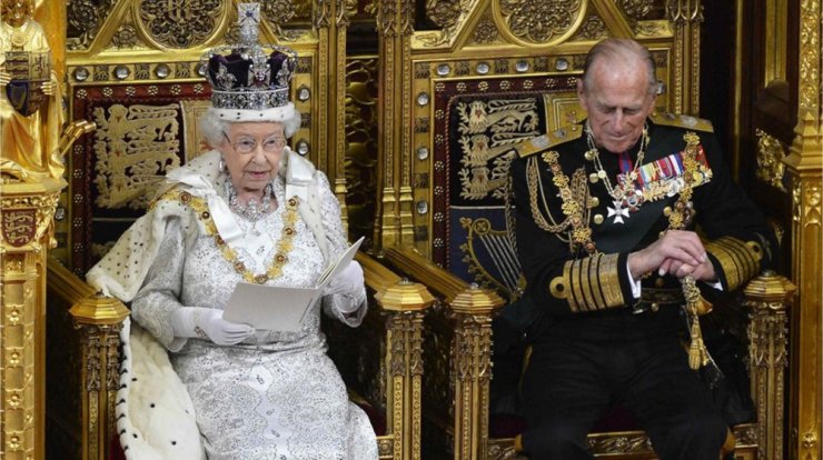 Πρίγκιπας Φίλιππος: Με ποιο τρόπο το παλάτι θα τιμήσει στην κηδεία του την ελληνική καταγωγή του;