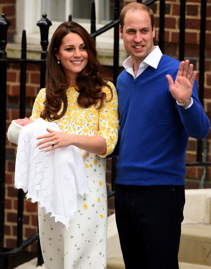 Δείτε πόσο κοστίζει η κουδουνίστρα και η τιάρα της μικρής πριγκίπισσας [εικόνες] 