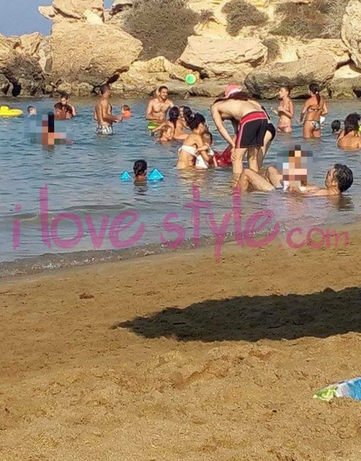 Επώνυμος Κύπριος στην παραλία με τα παιδιά του!
