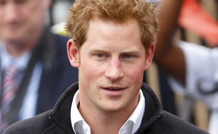 O πρίγκιπας Χάρι διασκεδάζει με go-go dancer σε κλαμπ του Λονδίνου