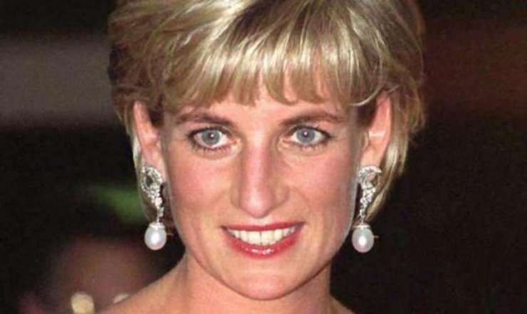 Πωλούνται τα πιο θρυλικά φορέματα της Νταϊάνα!