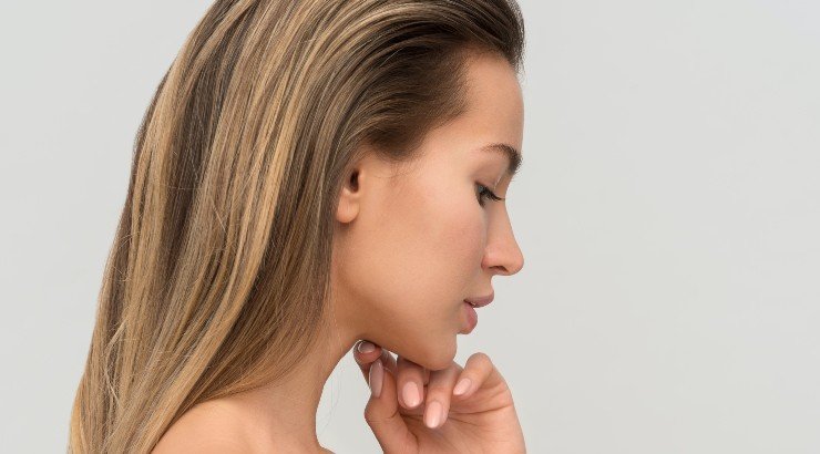 4 τρόποι να κάνεις μασάζ στο πρόσωπό σου για να μειώσεις τις ρυτίδες