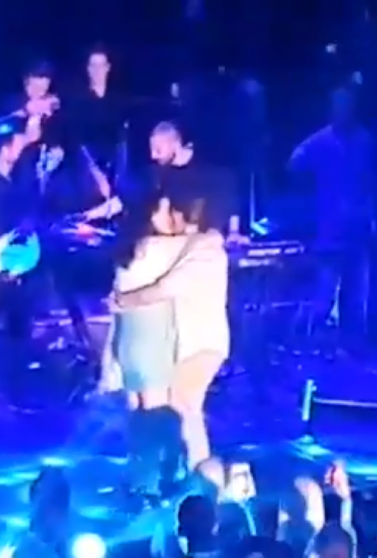 Πρόταση γάμου από γνωστό Κύπριο στη σύντροφό του [βίντεο]