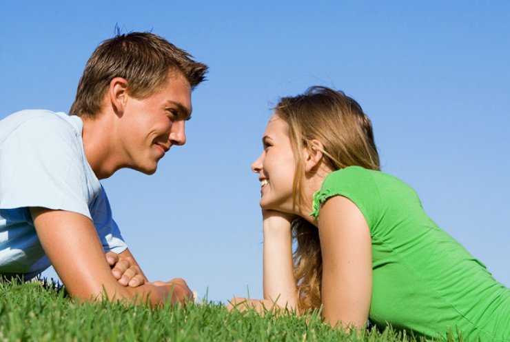 Tα 11 σημάδια που δείχνουν ότι σε θέλει 