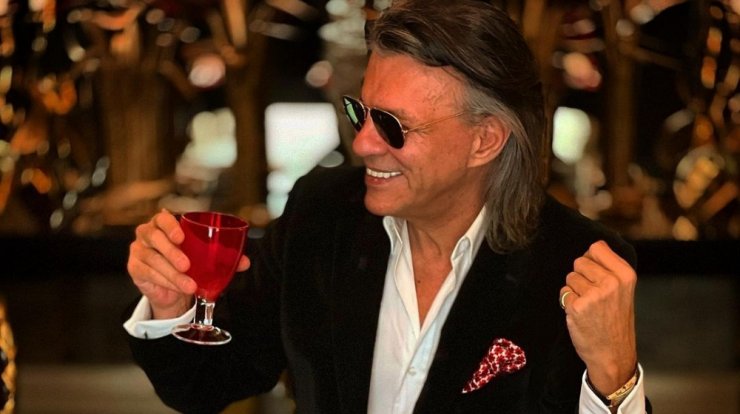 Ηλίας Ψινάκης: Έκλεισε τα 70 και το γιόρτασε σε μια εξωτική τοποθεσία [βίντεο]