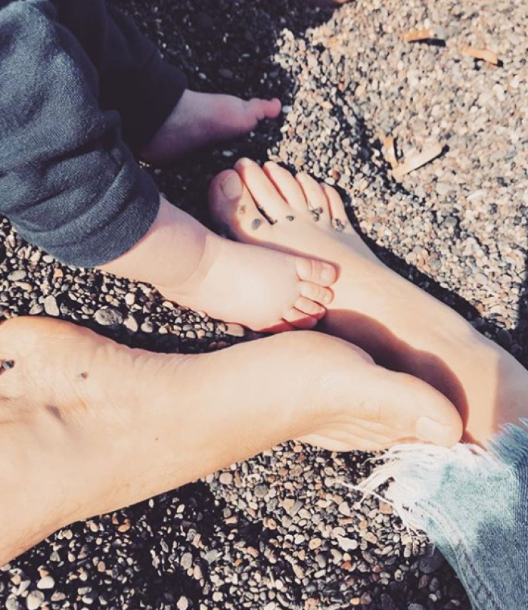 Είδαμε για πρώτη φορά το πρόσωπο του έξι μηνών γιου ζευγαριού της ελληνικής showbiz!