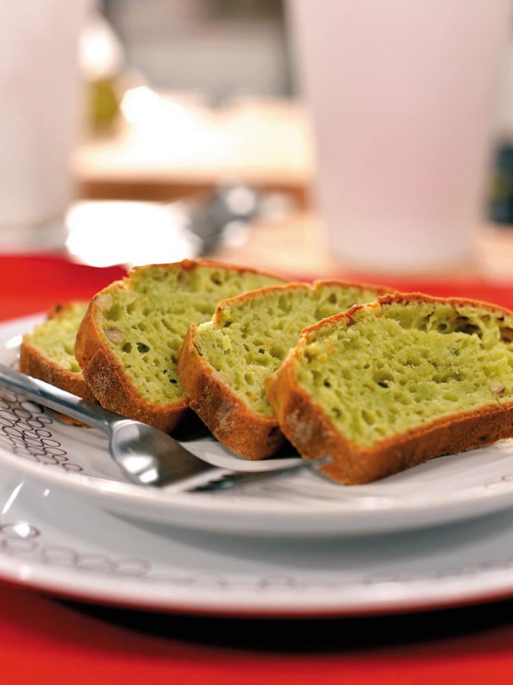 Κέικ με πέστο και κουκουνάρι