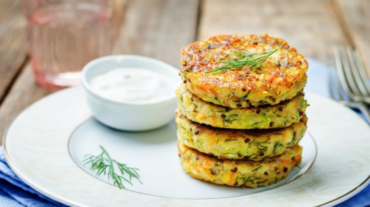 Μπέργκερ με κινόα και γλυκοπατάτα