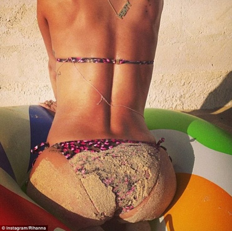 Μετά τα Selfie sticks έρχονται τα Βelfie sticks