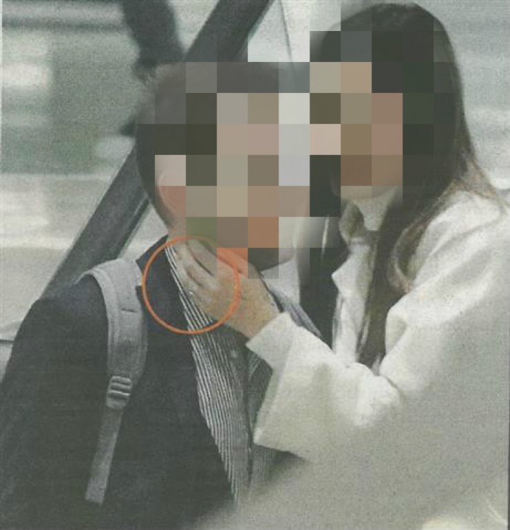 Η φωτογραφία με το μονόπετρο που επιβεβαιώνει τον έρωτα Ελληνίδας παρουσιάστριας!