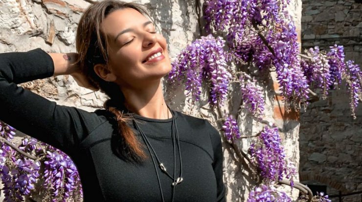 Νικολέττα Ράλλη: Φόρεσε το μαγιό της και μας έδειξε το σώμα της ένα μήνα μετά τη γέννηση της κόρης της [εικόνα]