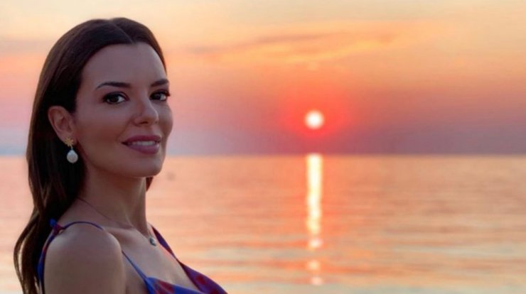 Νικολέττα Ράλλη: Δείτε την στο κρεβάτι αγκαλιά με το σύντροφό της