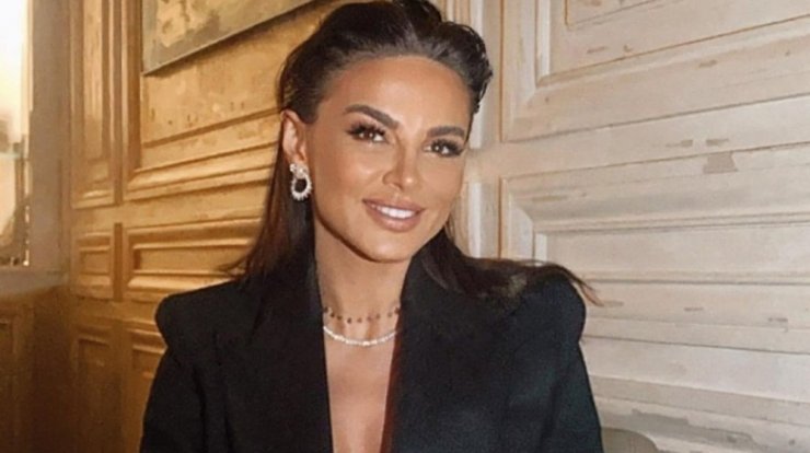 Ramona Filip: Η πρωινή warm-up routine της για ευεξία και σύσφιξη! [βίντεο]