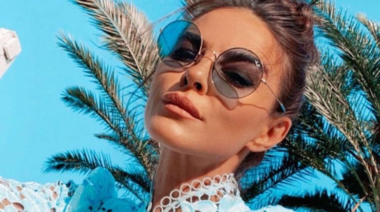 Ramona Filip: Μας δείχνει πως κάνει ηλιοθεραπεία και τρολάρει τον εαυτό της!