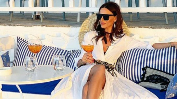 Ramona Filip: Βρήκαμε το αξεσουάρ που επιλέγει για τις εικόνες της στο instagram και στοιχίζει 18 ευρώ! 