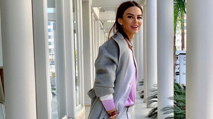 Μάθαμε πόσα κοστίζουν τα oxford shoes της Ramona Filip Τορναρίτη τα οποία λατρέψαμε