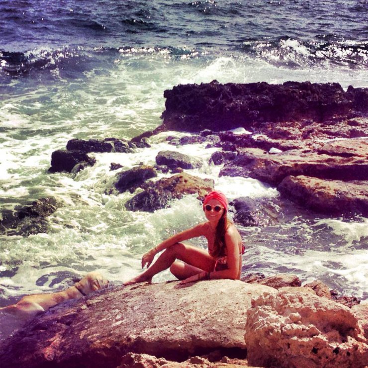 Ramona Filip: Παιχνίδια στην θάλασσα με το σκύλο της