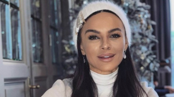 H Ramona Filip φόρεσε την πιο στιλάτη Marks&Spencer φούστα και είναι πολύ οικονομική