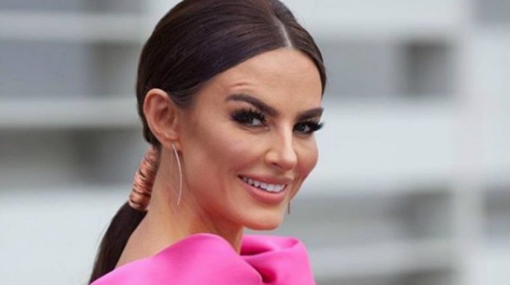 Η Ramona Filip παρέδωσε μαθήματα color blocking στο ροζ χαλί των “Madame Figaro Γυναίκες της Χρονιάς 2018”