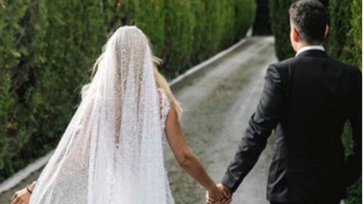 Επώνυμη Ελληνίδα παντρεύτηκε και δεν το πήρε είδηση κανείς