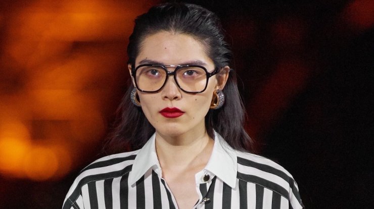 Κόκκινα χείλη: H makeup artist δίνει συμβουλές για το πώς να υιοθετήσεις την τάση