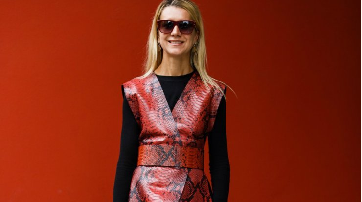 Επίλεξε snakeskin σε κόκκινο χρώμα για stylish εμφανίσεις