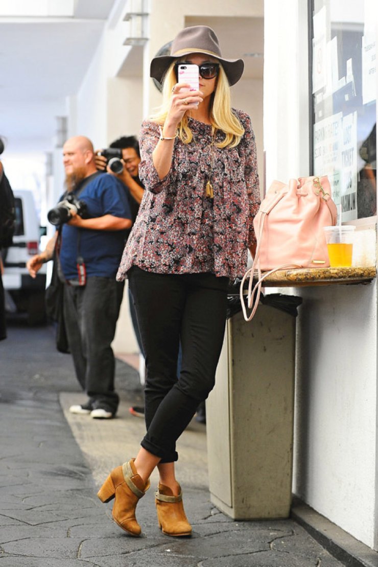 Παπαράτσι του εαυτού της η Reese Witherspoon [εικόνες]