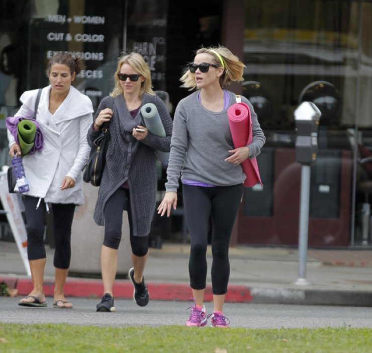 Φίλες, διάσημες και λάτρεις της yoga [φωτογραφίες]