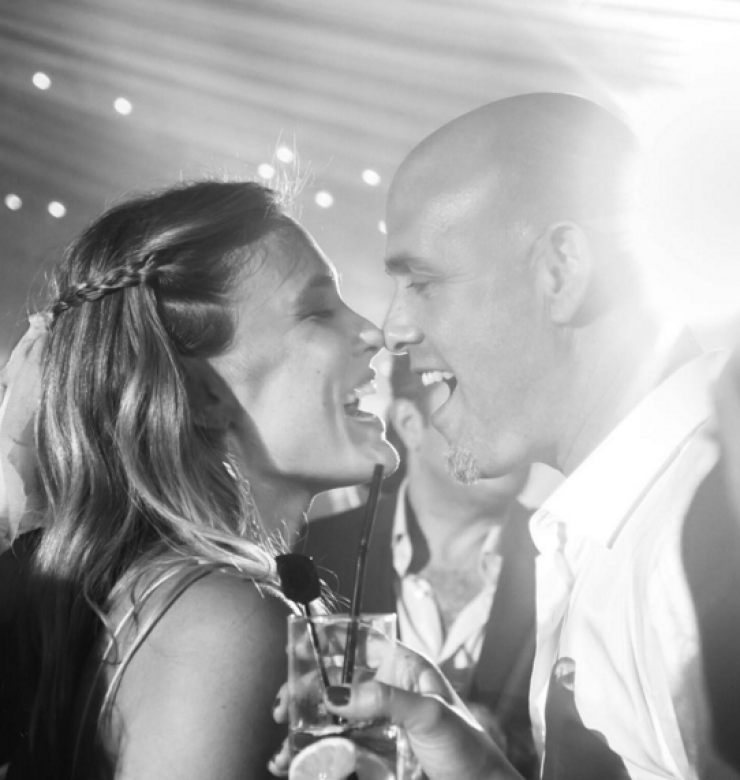 Bar Refaeli: Περιμένει το πρώτο της μωράκι!