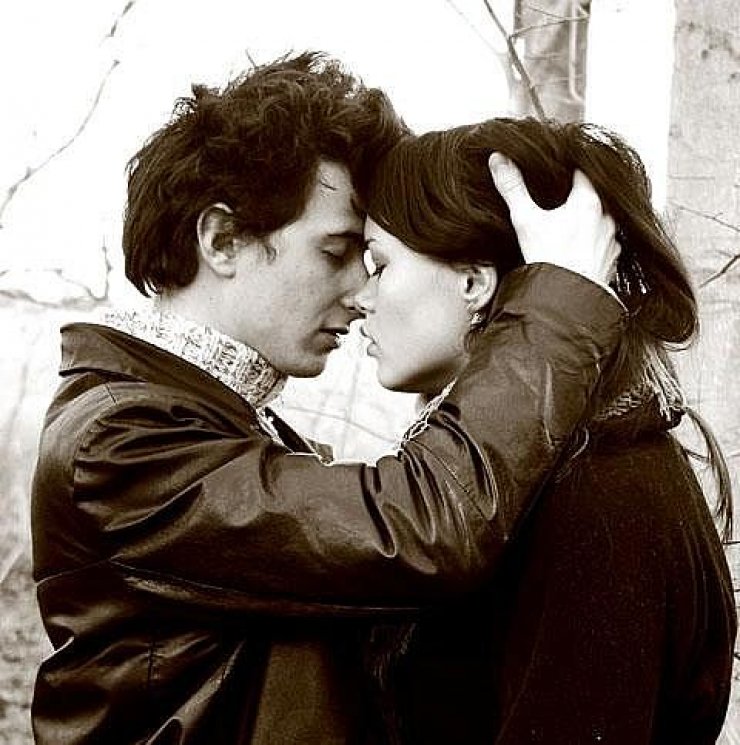 Είναι η ερωτική σχέση ανώτερη από όλες τις άλλες σχέσεις;