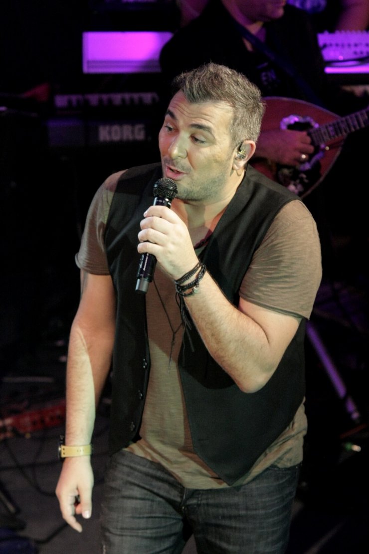 Ο τσαμπουκάς του Αντώνη Ρέμου σε γνωστό Έλληνα τραγουδιστή!