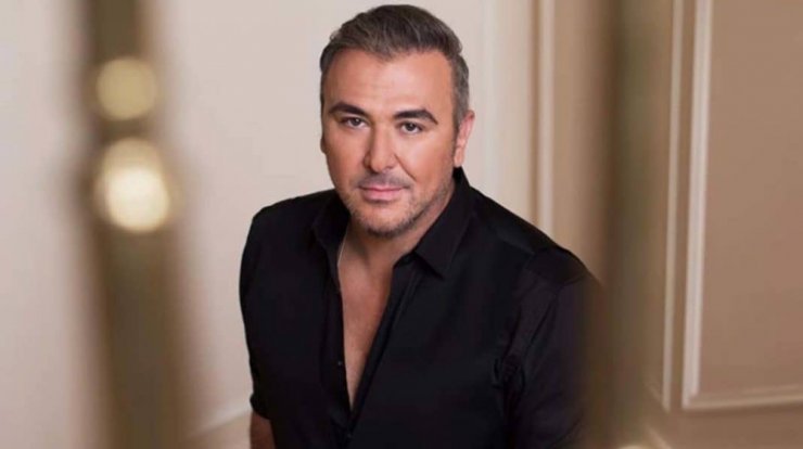 Ο Αντώνης Ρέμος προκαλεί: "Είμαι σε αναγκαστικές διακοπές γιατί..." [εικόνες]