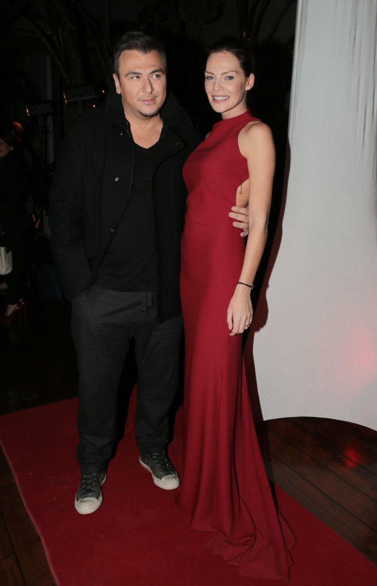 Ρέμος – Μπόσνιακ: Αδημοσίευτες φωτογραφίες από την παραμυθένια βάπτιση της κόρη τους