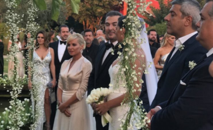Αντώνης Ρέμος – Υβόννη Μπόσνιακ: Τα πρώτα στιγμιότυπα από τον γάμο τους!