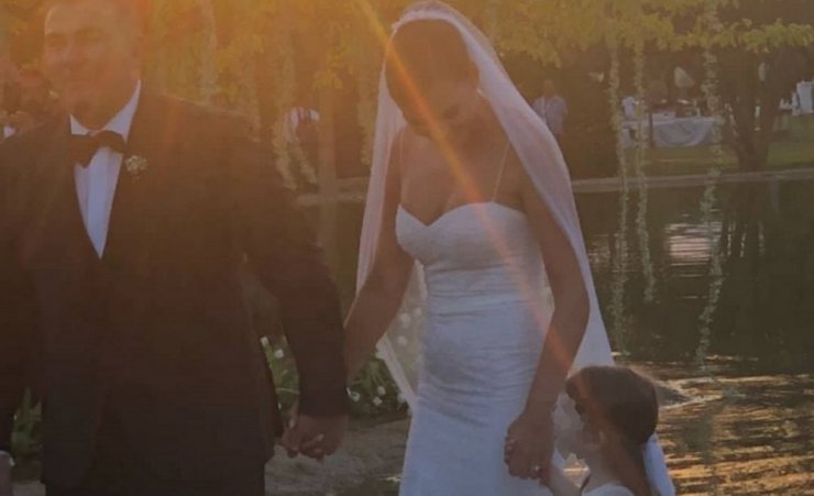 To υπέροχο νυφικό που φόρεσε η Yβόννη Μπόσνιακ