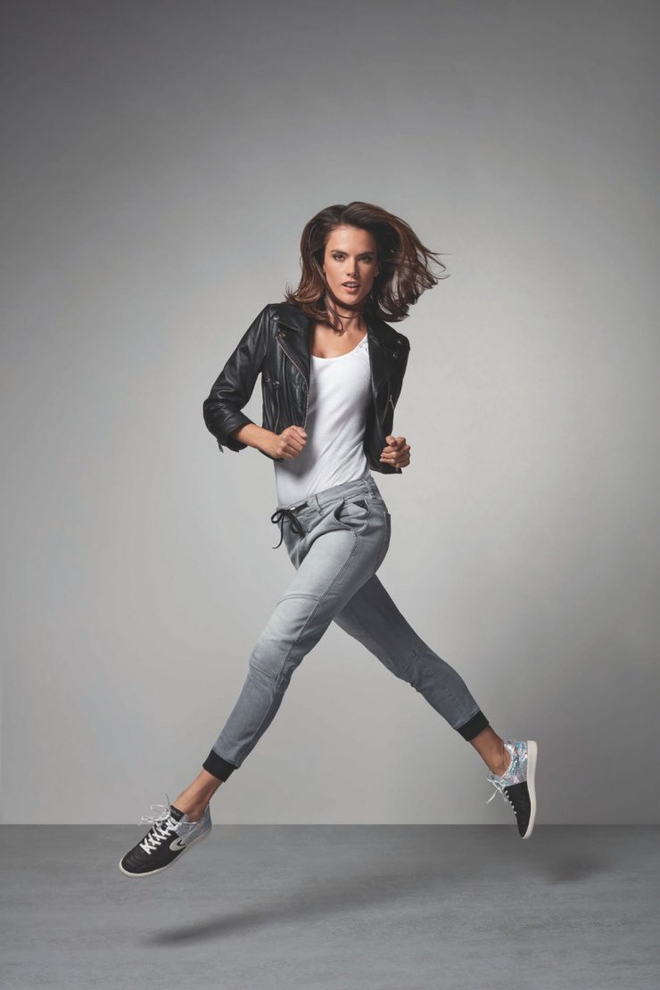 Η REPLAY παρουσιάζει το Hyperfree και δίνει νέα διάσταση στο active denim!  