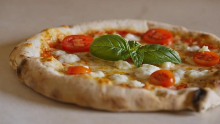 Βιώστε την εμπειρία της Ιταλικής πιτσαρίας στο σπίτι σας, με τις πίτσες 