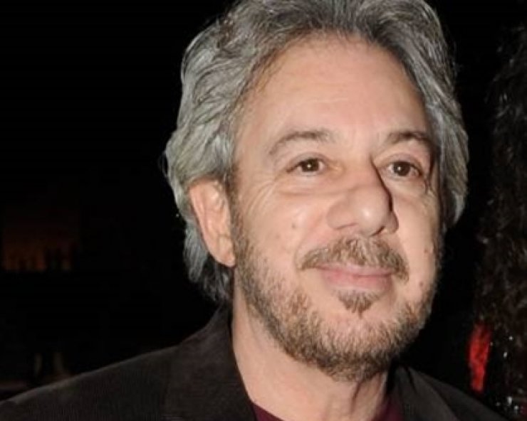  Δύσκολες ώρες για τον Αντώνη Βαρδή: παρέλυσε η μισή του πλευρά και δεν περπατάει!