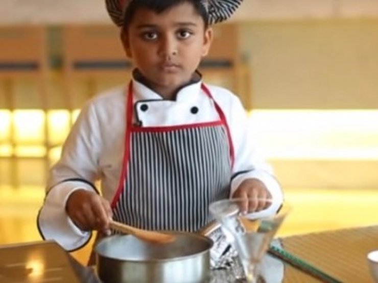 O εξάχρονος που παίρνει μισθό €1.800