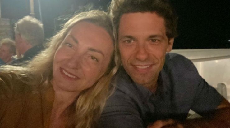 Τότσικας - Ρέβη: Ο γιος τους σκαρφαλώνει σε πόρτα του σπιτιού τους! [βίντεο]