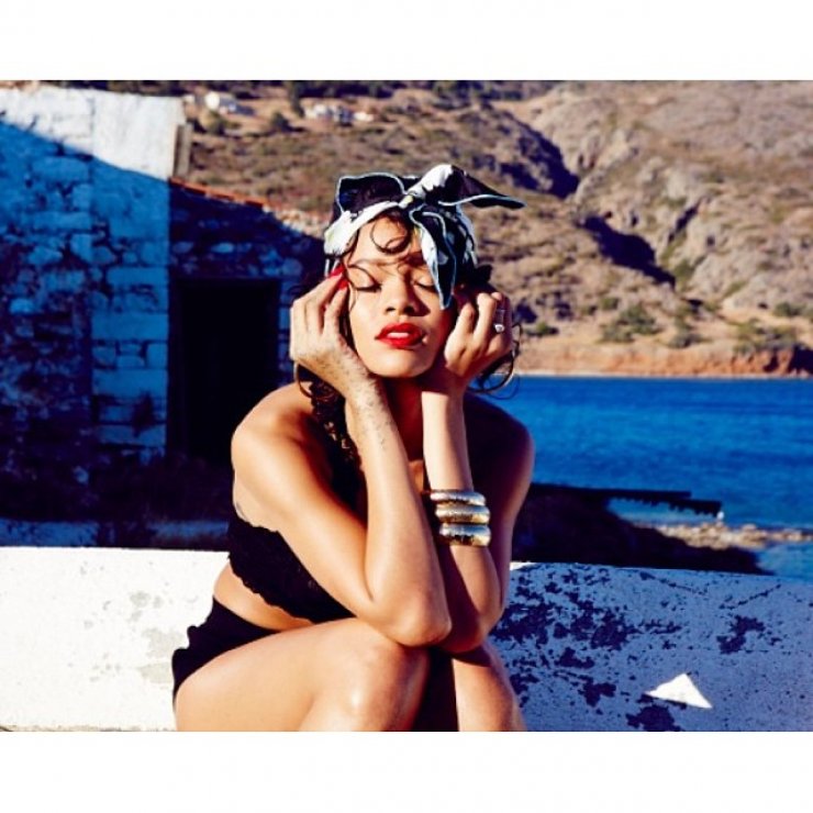 Rihanna: Νέες φωτογραφίες και λεπτομέρειες από το ταξίδι στην Κρήτη 