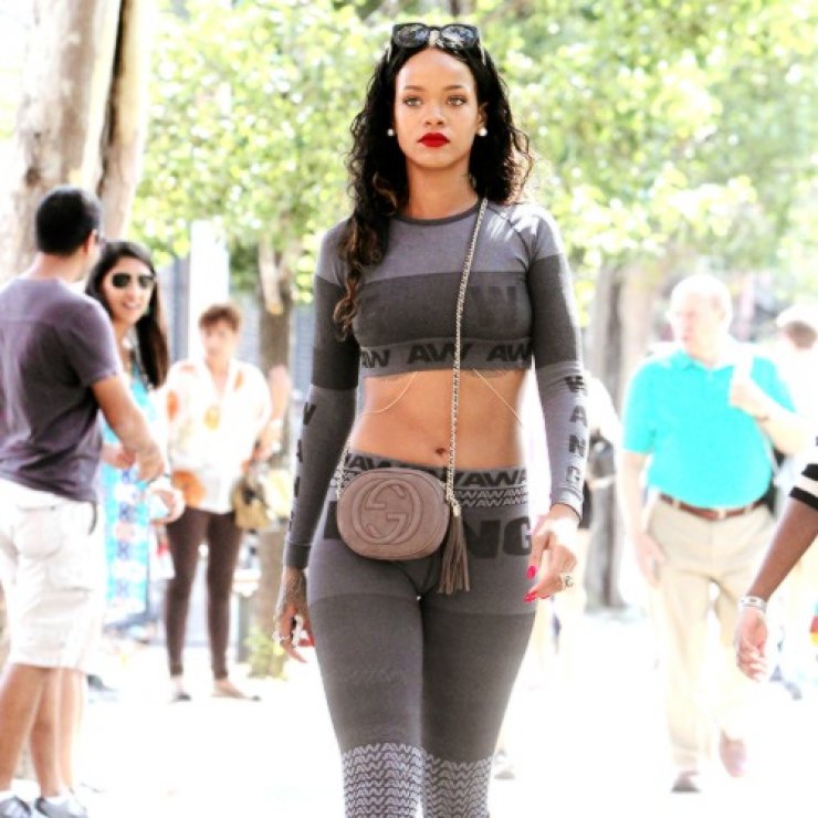 Η Rihanna φοράει πρώτη Alexander Wang x H&M