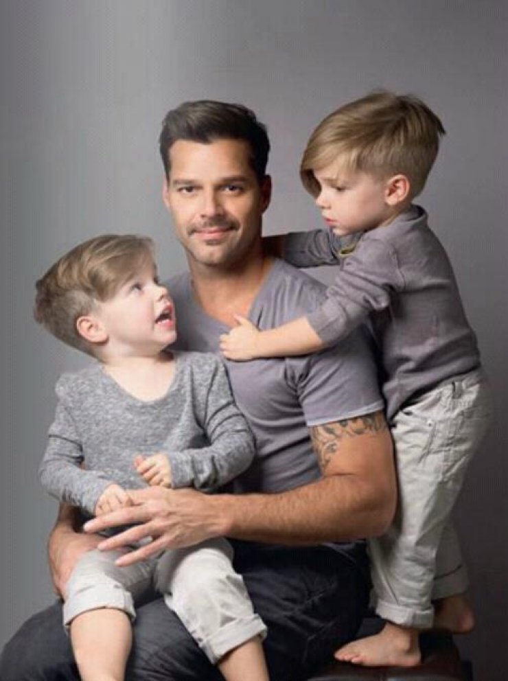 Γιος Ricky Martin Μπαμπά, εγώ ήμουν στην κοιλιά σου; Ι LOVE STYLE