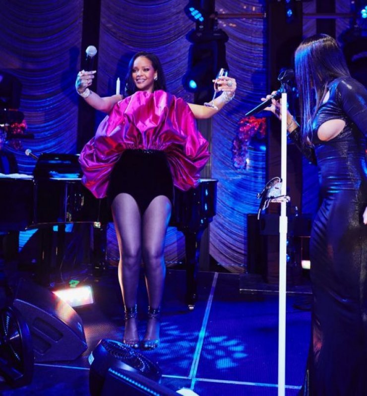Η Rihanna γιόρτασε τα γενέθλιά της φορώντας το πιο stylish φόρεμα