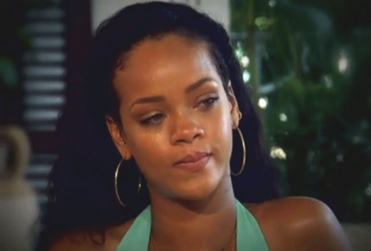 Rihanna: "Αγαπώ ακόμη τον Chris Brown"