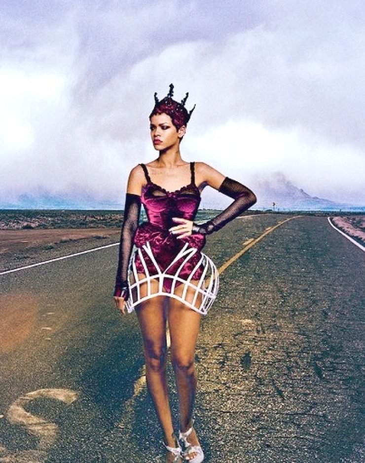 Rihanna: "Κανείς δεν ζητά να βγει μαζί μου ραντεβού"!