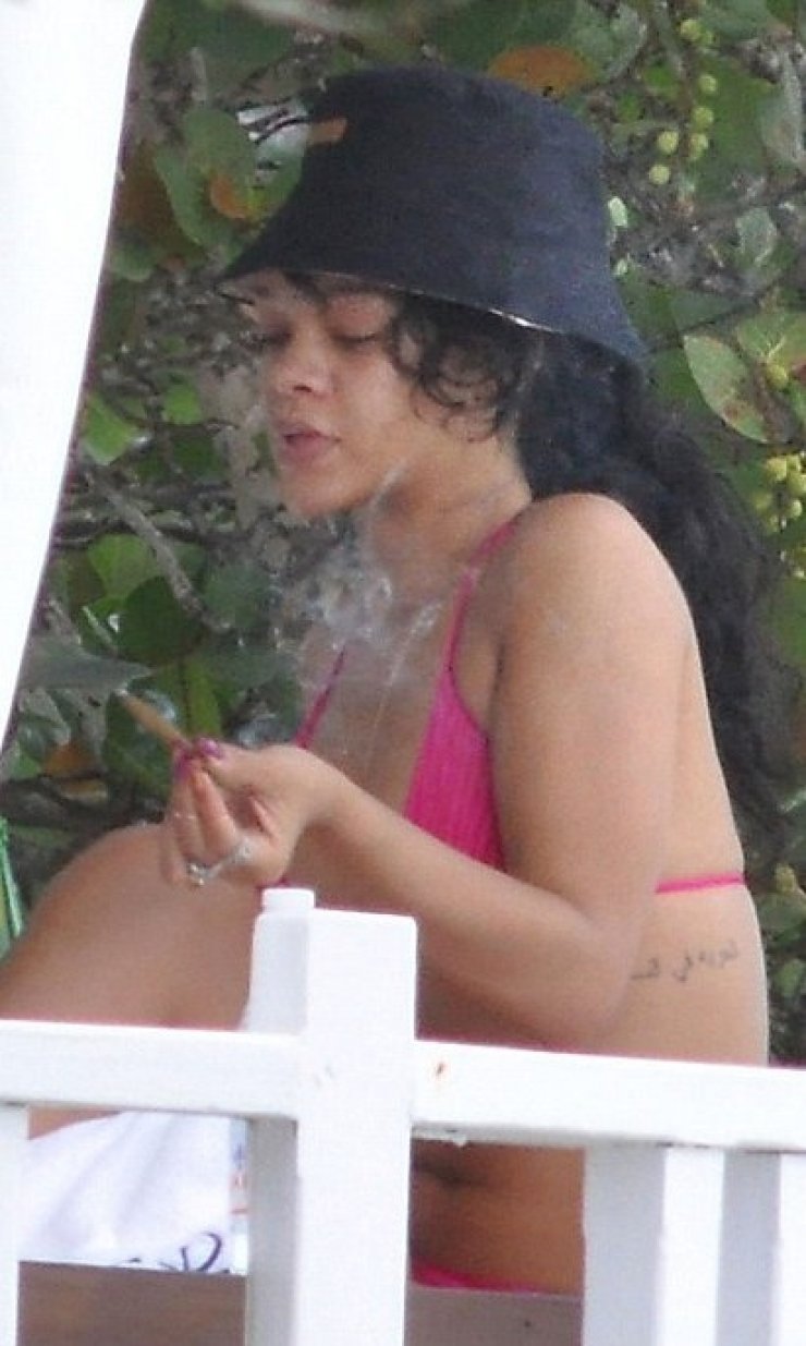 Η Rihanna και το ύποπτο τσιγάρο