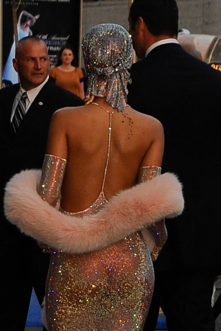 Έκανε και πάλι το θαύμα της η Rihanna! Δείτε πως εμφανίστηκε σε βραβεία  